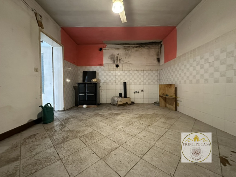 Riferimento immobile: AS101

A Carceri, impossibilità del centro cittadino, proponiamo proprietà ...