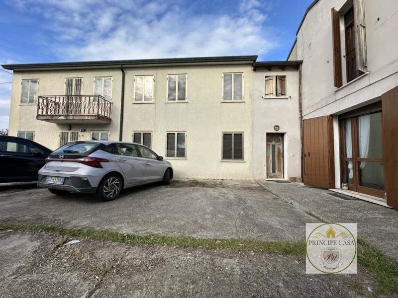 Riferimento immobile: AS101

A Carceri, impossibilità del centro cittadino, proponiamo proprietà ...