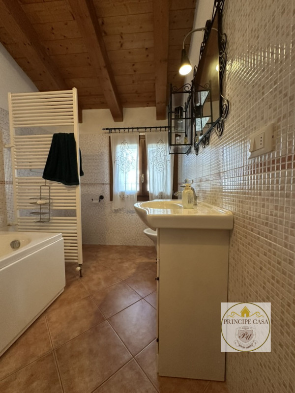 Riferimento immobile: AS101

A Carceri, impossibilità del centro cittadino, proponiamo proprietà ...