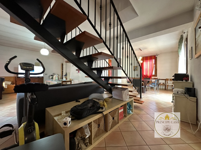 Riferimento immobile: AS101

A Carceri, impossibilità del centro cittadino, proponiamo proprietà ...