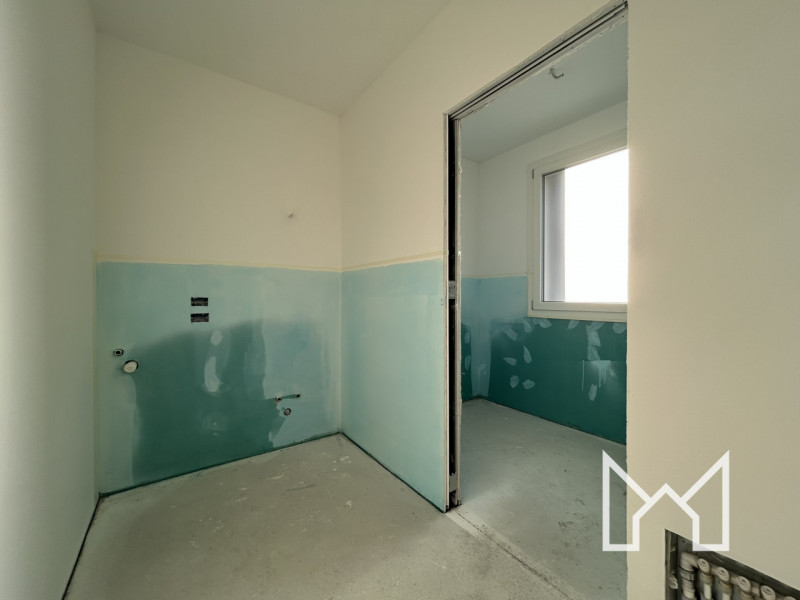 ROMANO ALTO- In zona centralissima al paese, comoda ai principali servizi pubblici proponiamo vil...