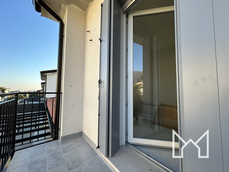 ROMANO ALTO- In zona centralissima al paese, comoda ai principali servizi pubblici proponiamo vil...