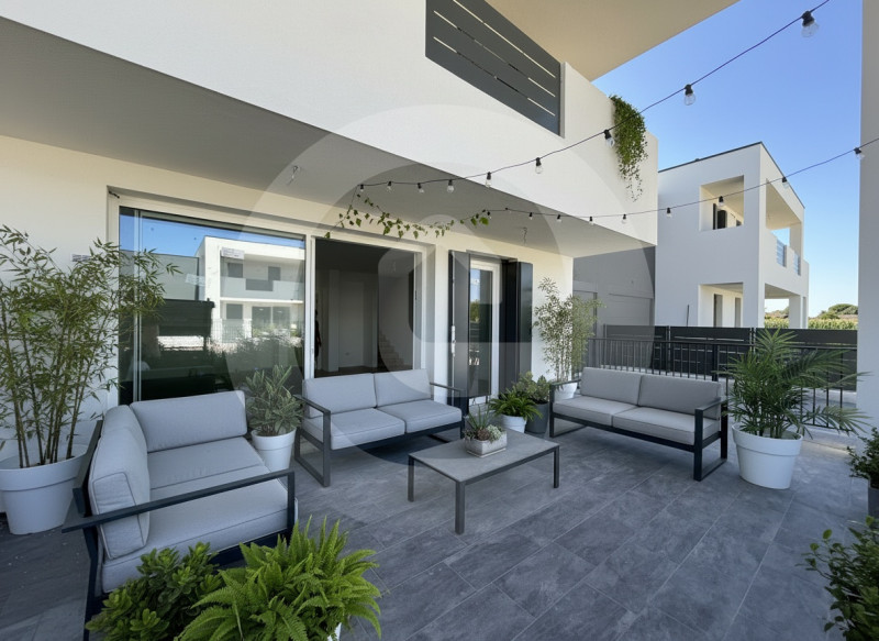 Scoprite questa straordinaria porzione centrale di trifamiliare, attualmente in costruzione e sit...