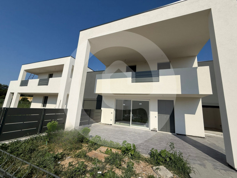 Scoprite questa straordinaria porzione centrale di trifamiliare, attualmente in costruzione e sit...