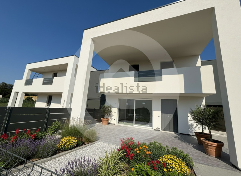 Scoprite questa straordinaria porzione centrale di trifamiliare, attualmente in costruzione e sit...