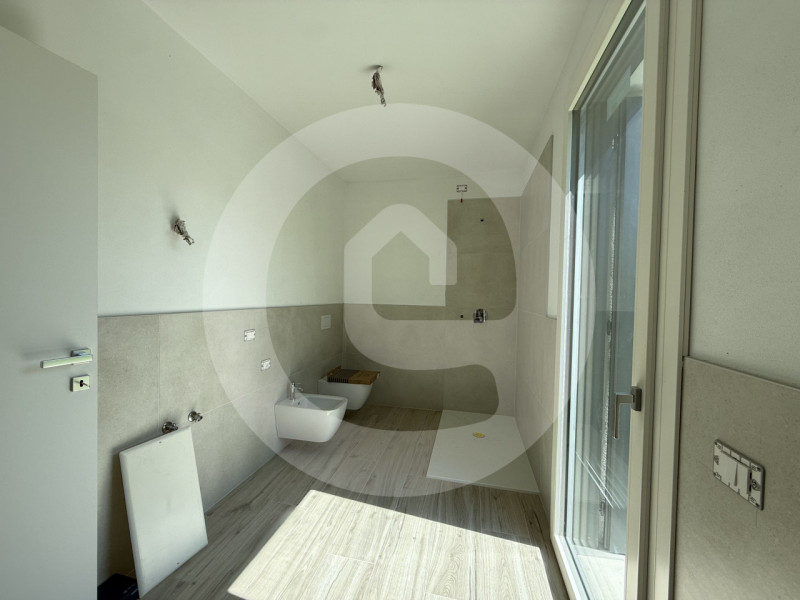 Scoprite questa straordinaria porzione centrale di trifamiliare, attualmente in costruzione e sit...