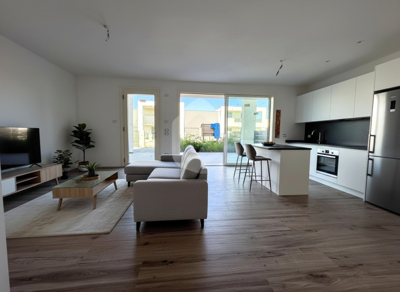 Scoprite questa straordinaria porzione centrale di trifamiliare, attualmente in costruzione e sit...