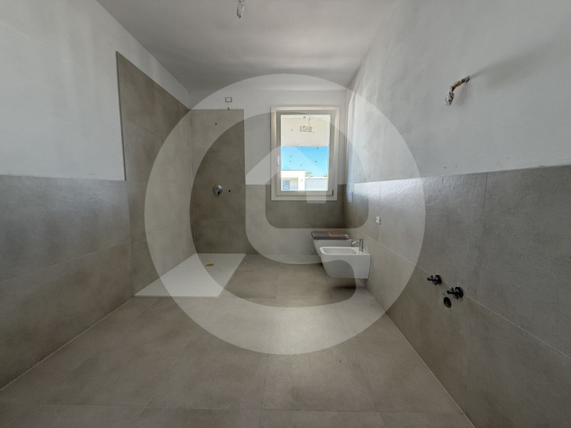 Scoprite questa straordinaria porzione centrale di trifamiliare, attualmente in costruzione e sit...