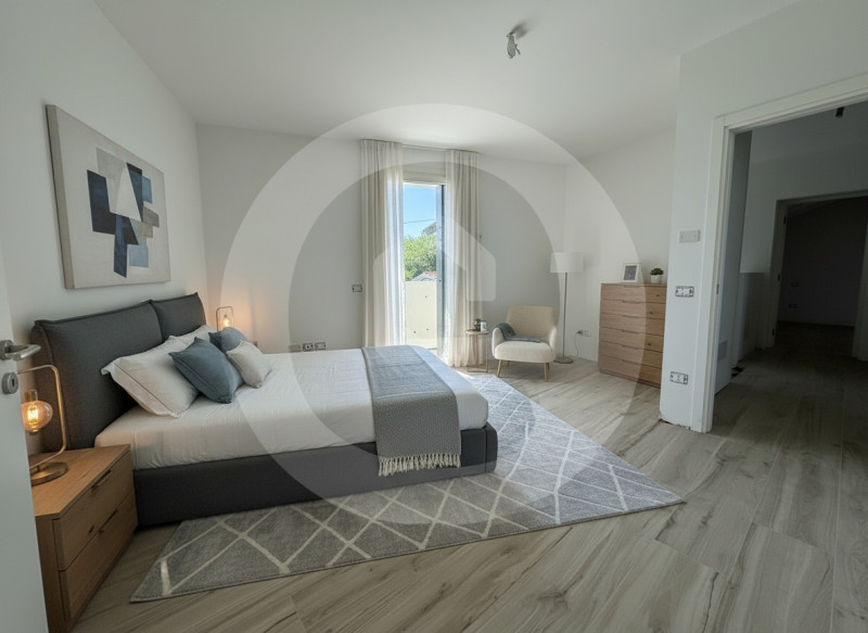 Scoprite questa straordinaria porzione centrale di trifamiliare, attualmente in costruzione e sit...