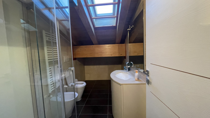 LEGNARO: Classe Energetica C - IPE 89,97 kWh/m2 anno.
Proponiamo porzione di trifamiliare  di tes...