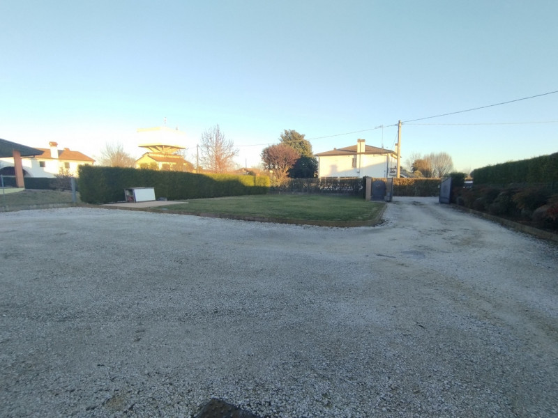 LEGNARO: Classe Energetica C - IPE 89,97 kWh/m2 anno.
Proponiamo porzione di trifamiliare  di tes...