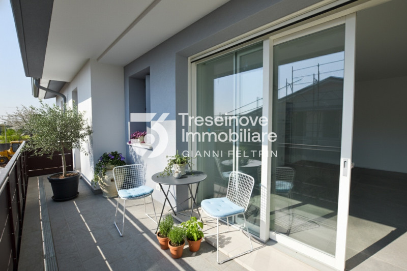 (Per INFO Feltrin ing. Gianni 3288349492) Proponiamo in vendita luminoso appartamento trilocale a...