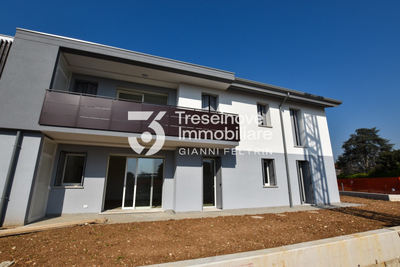 (Per INFO Feltrin ing. Gianni 3288349492) Proponiamo in vendita luminoso appartamento trilocale a...