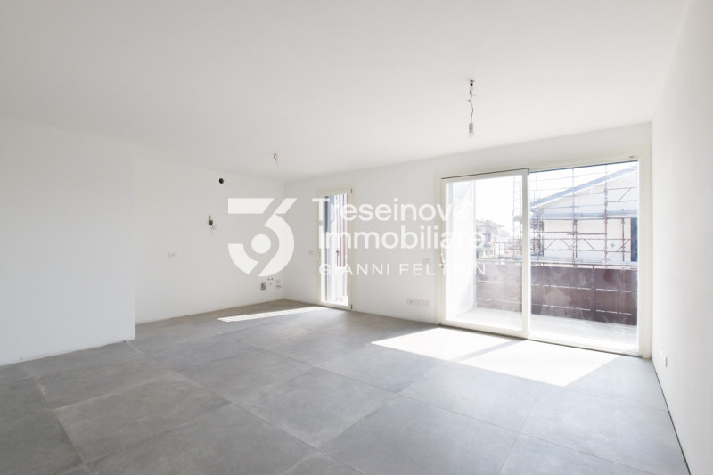 (Per INFO Feltrin ing. Gianni 3288349492) Proponiamo in vendita luminoso appartamento trilocale a...