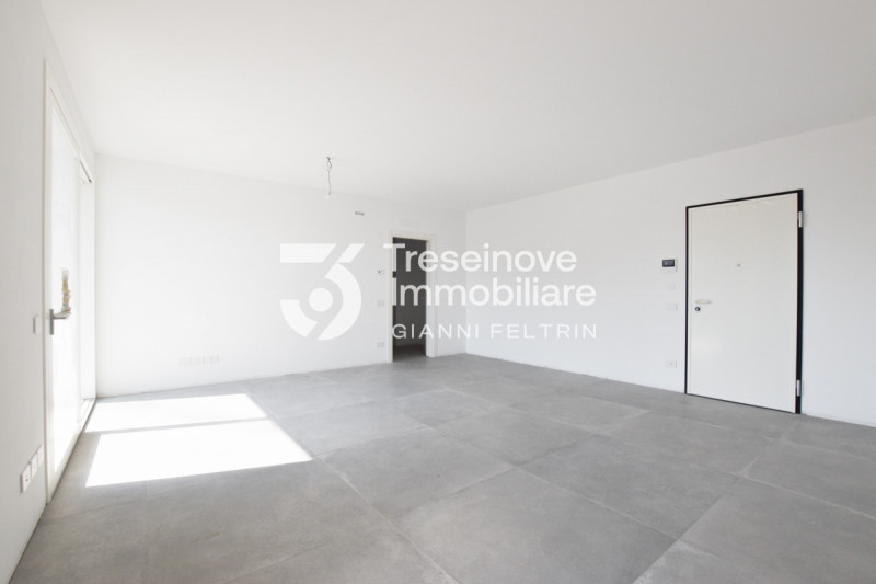 (Per INFO Feltrin ing. Gianni 3288349492) Proponiamo in vendita luminoso appartamento trilocale a...