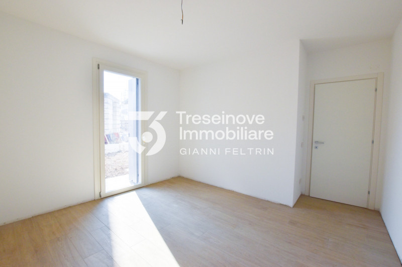 (Per INFO Feltrin ing. Gianni 3288349492) Proponiamo in vendita luminoso appartamento trilocale a...