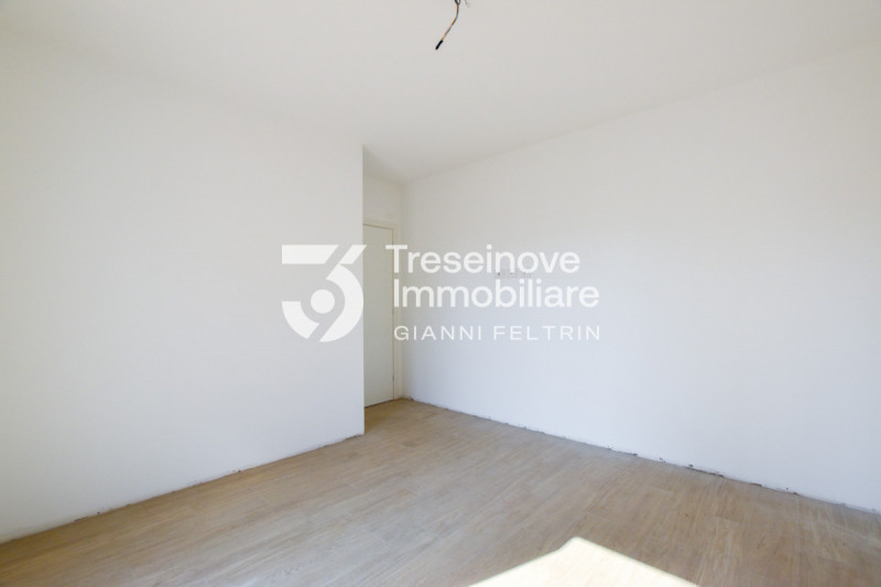 (Per INFO Feltrin ing. Gianni 3288349492) Proponiamo in vendita luminoso appartamento trilocale a...