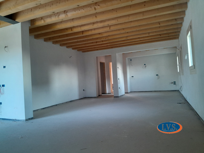 MONTEGALDELLA (VI) Proponiamo PORZIONE DI BIFAMILIARE di 250 mq al GREZZO AVANZATO disposta su du...