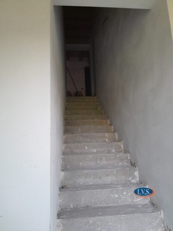 MONTEGALDELLA (VI) Proponiamo PORZIONE DI BIFAMILIARE di 250 mq al GREZZO AVANZATO disposta su du...