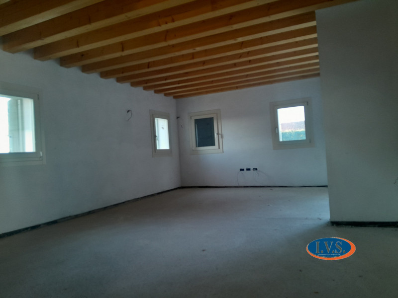 MONTEGALDELLA (VI) Splendida bifamiliare di 250 mq disposta su 2 livelli con un grande giardino s...