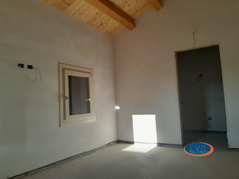 MONTEGALDELLA (VI) Proponiamo PORZIONE DI BIFAMILIARE di 250 mq al GREZZO AVANZATO disposta su du...