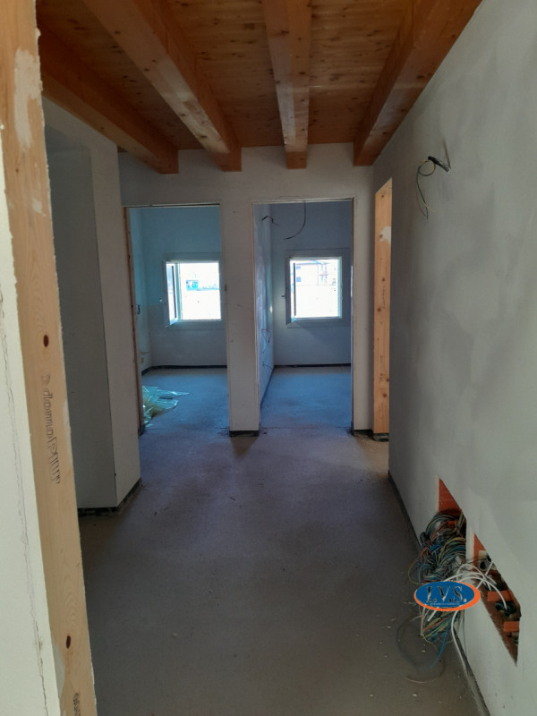 MONTEGALDELLA (VI) Proponiamo PORZIONE DI BIFAMILIARE di 250 mq al GREZZO AVANZATO disposta su du...