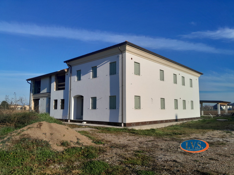 MONTEGALDELLA (VI) Proponiamo PORZIONE DI BIFAMILIARE di 250 mq al GREZZO AVANZATO disposta su du...