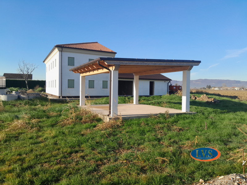 MONTEGALDELLA (VI) Proponiamo PORZIONE DI BIFAMILIARE di 250 mq al GREZZO AVANZATO disposta su du...