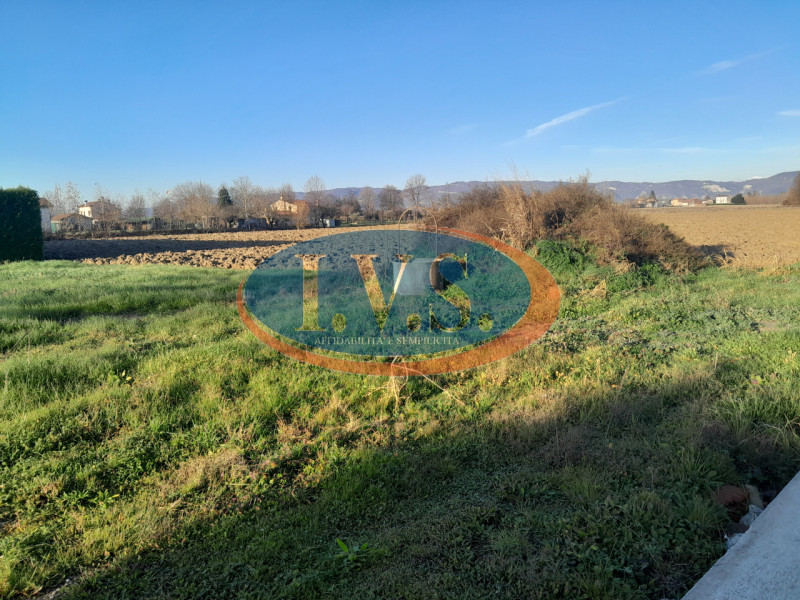 MONTEGALDELLA (VI) Proponiamo PORZIONE DI BIFAMILIARE di 250 mq al GREZZO AVANZATO disposta su du...