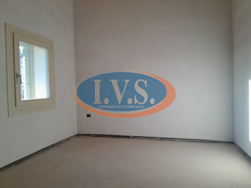 MONTEGALDELLA (VI) Proponiamo PORZIONE DI BIFAMILIARE di 250 mq al GREZZO AVANZATO disposta su du...