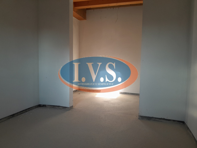 MONTEGALDELLA (VI) Proponiamo PORZIONE DI BIFAMILIARE di 250 mq al GREZZO AVANZATO disposta su du...