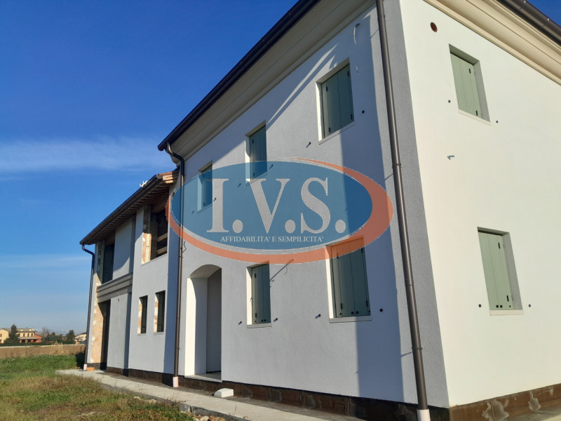 MONTEGALDELLA (VI) Proponiamo PORZIONE DI BIFAMILIARE di 250 mq al GREZZO AVANZATO disposta su du...