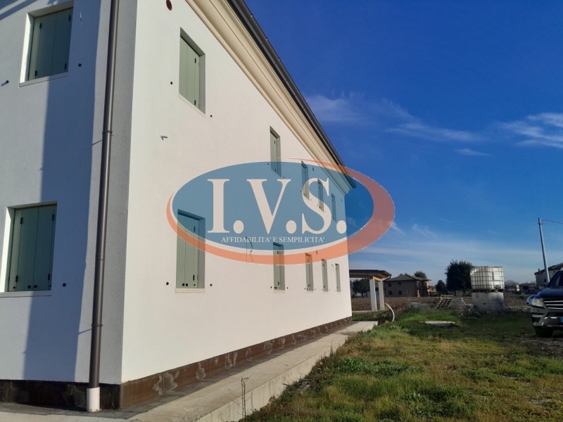 MONTEGALDELLA (VI) Proponiamo PORZIONE DI BIFAMILIARE di 250 mq al GREZZO AVANZATO disposta su du...