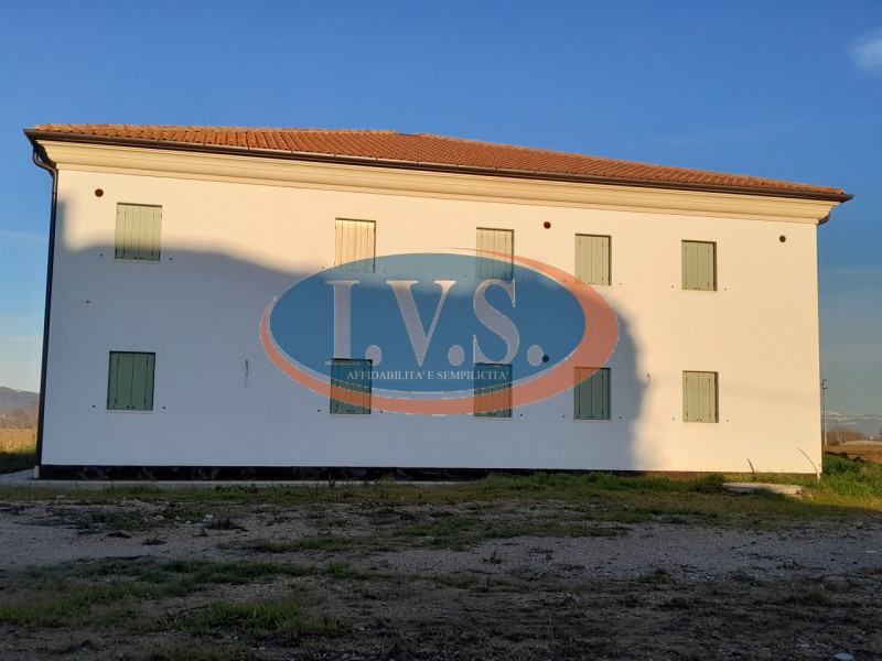 MONTEGALDELLA (VI) Proponiamo PORZIONE DI BIFAMILIARE di 250 mq al GREZZO AVANZATO disposta su du...