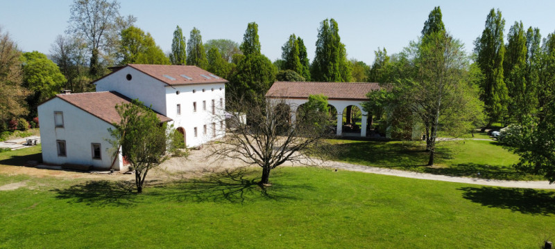 (Per INFO Roberto 3453195338) Scopri l'incanto di questa proprietà unica nella zona di Riese Pio ...