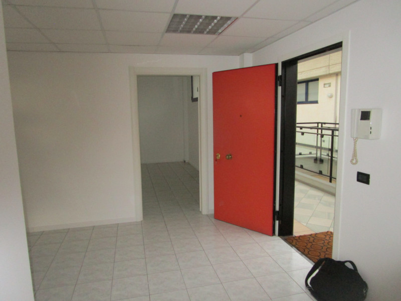 Noventa Padovana, nelle immediate vicinanze della ZIP di Padova e dell'ingresso alla tangenziale,...