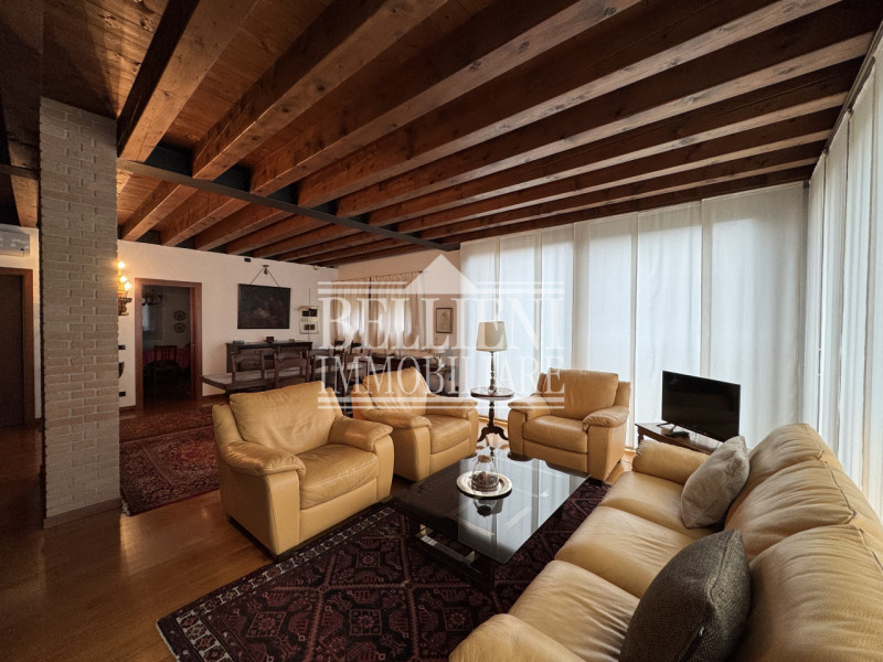 BERTESINELLA: In zona comoda alla città proponiamo splendida bifamiliare dalle raffinate finiture...