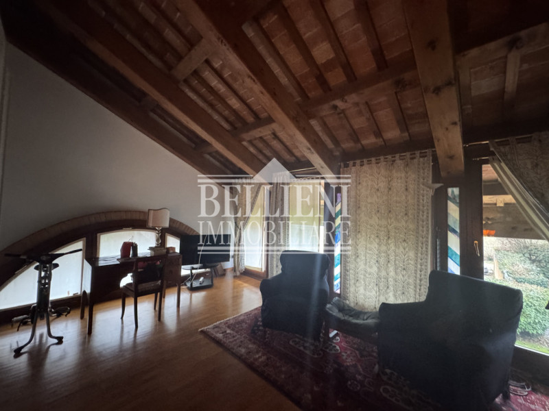 BERTESINELLA: In zona comoda alla città proponiamo splendida bifamiliare dalle raffinate finiture...