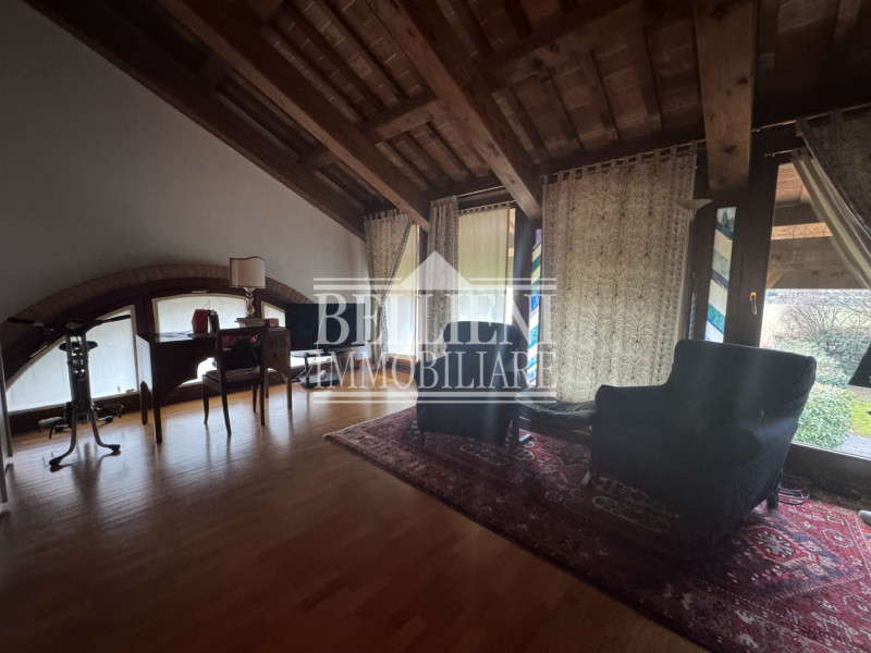 BERTESINELLA: In zona comoda alla città proponiamo splendida bifamiliare dalle raffinate finiture...