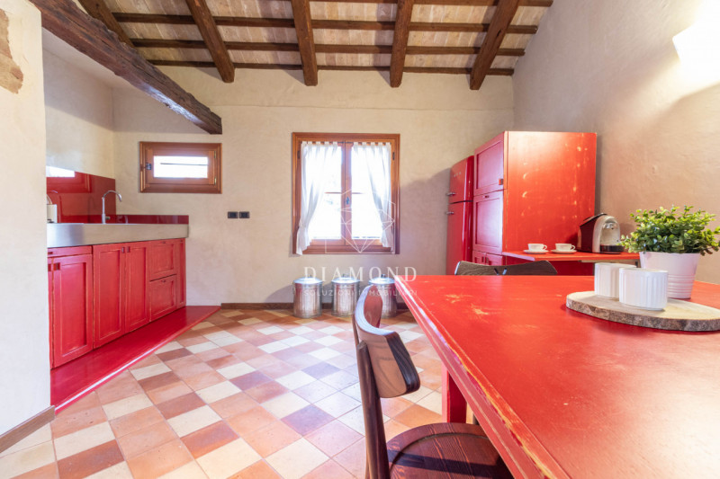 Montebelluna: inserito in una Villa Veneta risalente al 1500-1600, vi proponiamo questa meravigli...