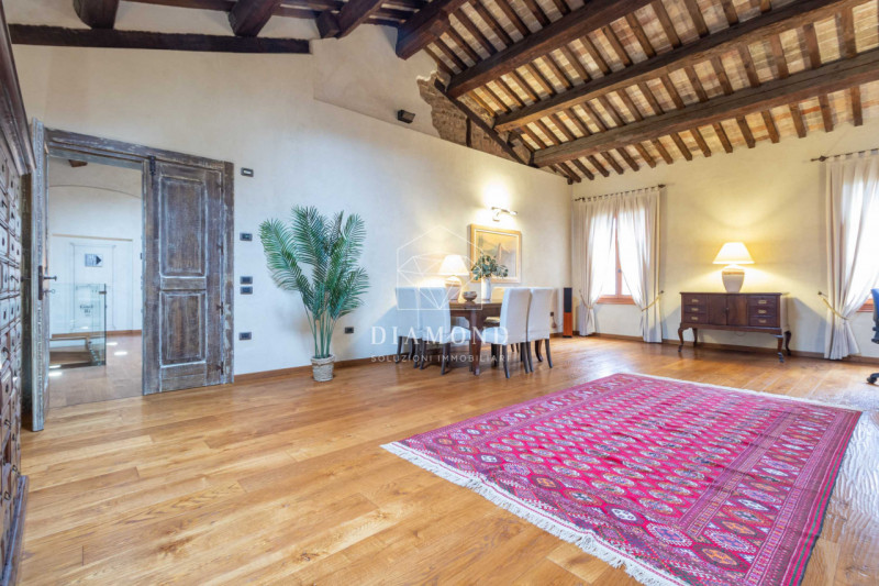 Montebelluna: inserito in una Villa Veneta risalente al 1500-1600, vi proponiamo questa meravigli...