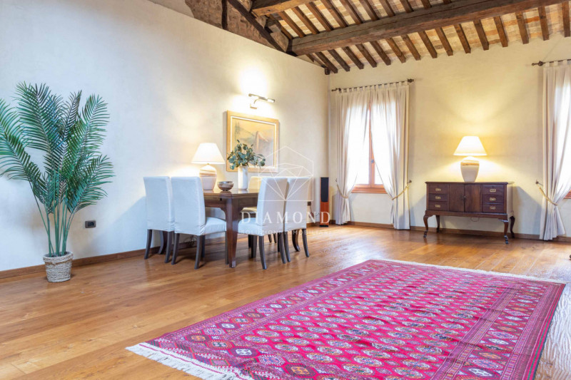 Montebelluna: inserito in una Villa Veneta risalente al 1500-1600, vi proponiamo questa meravigli...