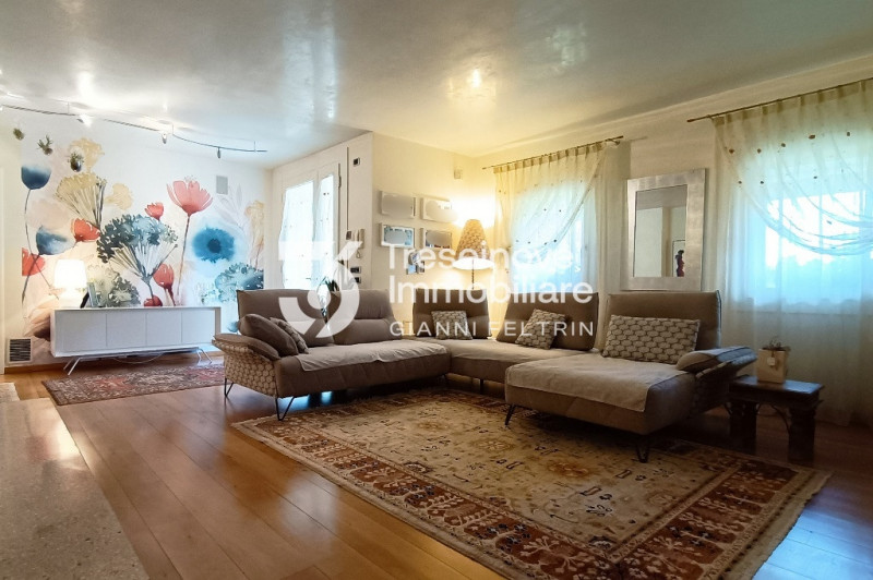 (Per INFO Feltrin ing. Gianni 3288349492) Proponiamo in vendita splendida casa singola situata ne...