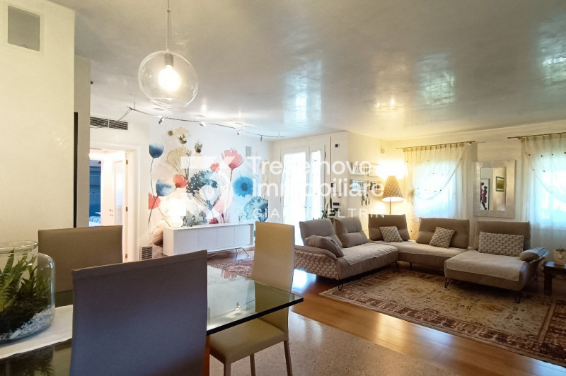 (Per INFO Feltrin ing. Gianni 3288349492) Proponiamo in vendita splendida casa singola situata ne...