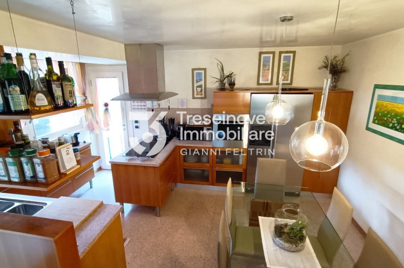 (Per INFO Feltrin ing. Gianni 3288349492) Proponiamo in vendita splendida casa singola situata ne...