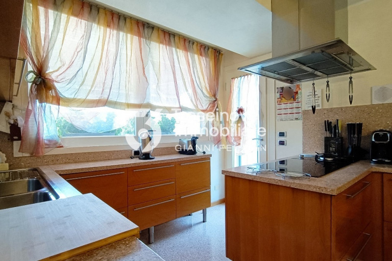 (Per INFO Feltrin ing. Gianni 3288349492) Proponiamo in vendita splendida casa singola situata ne...