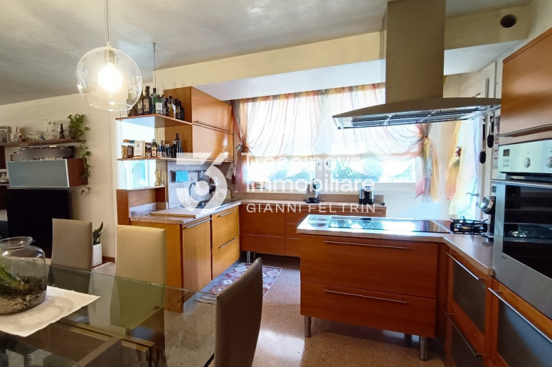 (Per INFO Feltrin ing. Gianni 3288349492) Proponiamo in vendita splendida casa singola situata ne...