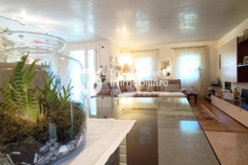 (Per INFO Feltrin ing. Gianni 3288349492) Proponiamo in vendita splendida casa singola situata ne...