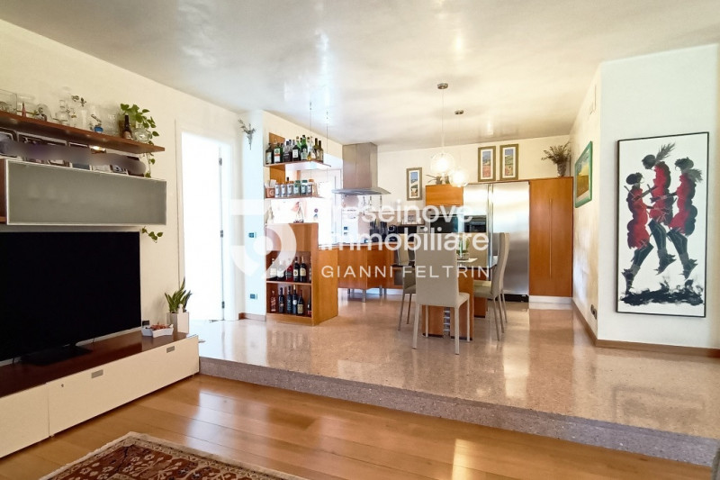 (Per INFO Feltrin ing. Gianni 3288349492) Proponiamo in vendita splendida casa singola situata ne...