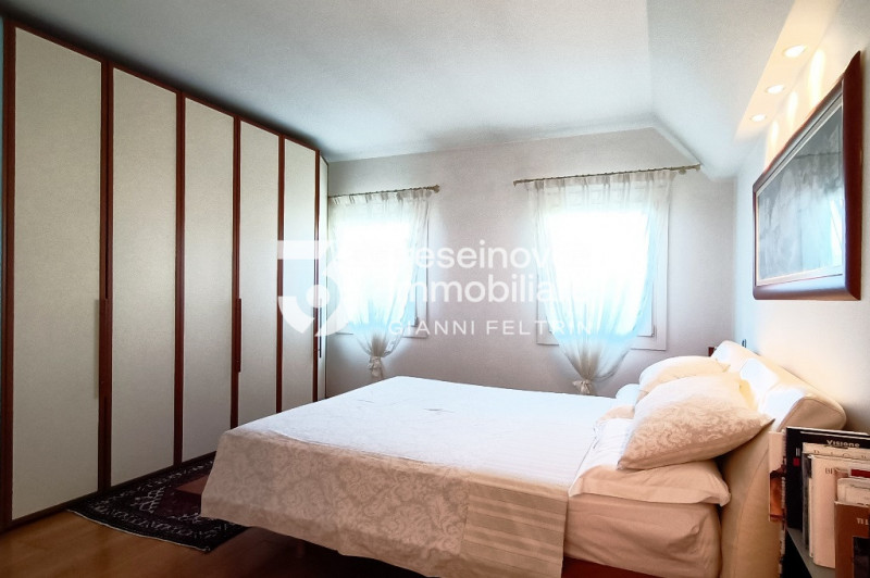 (Per INFO Feltrin ing. Gianni 3288349492) Proponiamo in vendita splendida casa singola situata ne...